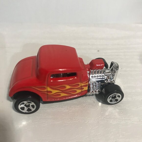 Hot Wheels 1932 Ford Red Hot Rod Die-Cast Car With Flame Decals 1997 Model - Picture 3 of 4